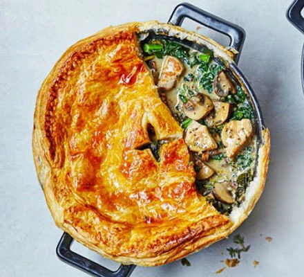 Creamy mushroom and beef pie